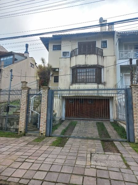 Casa com 200m², 4 dormitórios, 2 suítes, 2 vagas no bairro Ipanema em Porto Alegre para Comprar