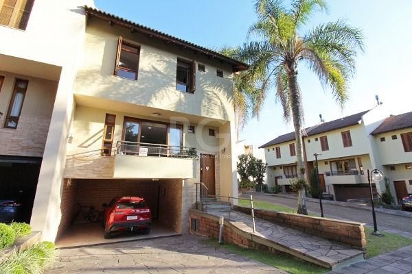 Casa de Condomínio à venda com 3 quartos, 339m² - Foto 1