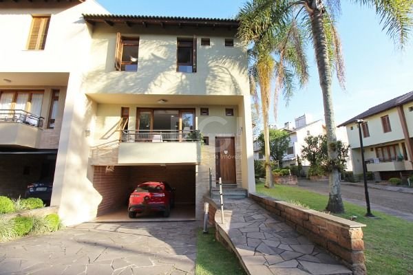 Casa de Condomínio à venda com 3 quartos, 339m² - Foto 2