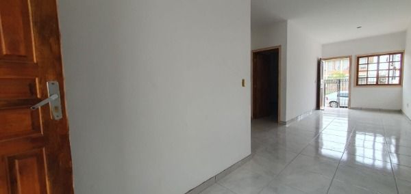 Casa à venda com 2 quartos, 65m² - Foto 2