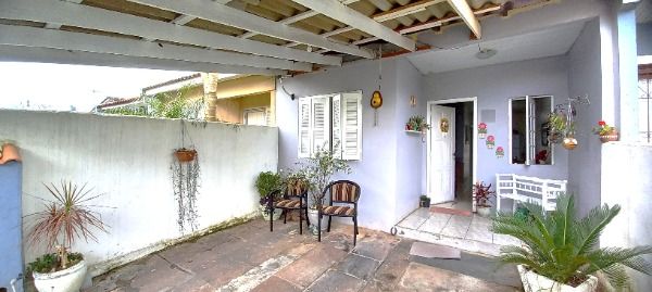 Casa à venda com 2 quartos, 60m² - Foto 1