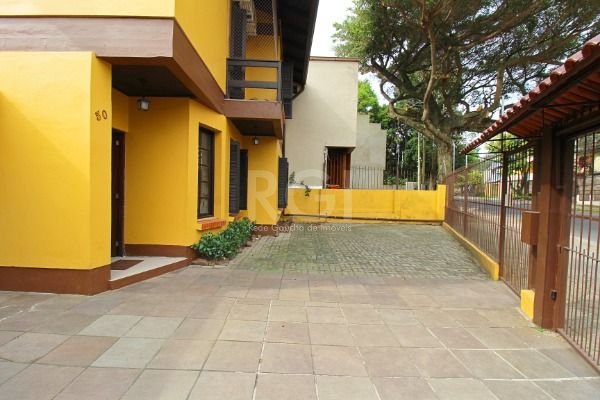 Casa à venda com 4 quartos, 221m² - Foto 2