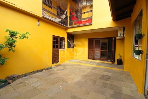 Casa à venda com 4 quartos, 221m² - Foto 3