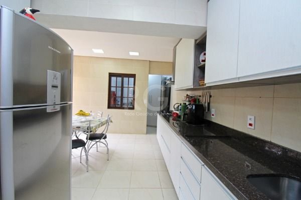 Casa à venda com 4 quartos, 221m² - Foto 14