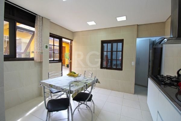 Casa à venda com 4 quartos, 221m² - Foto 16