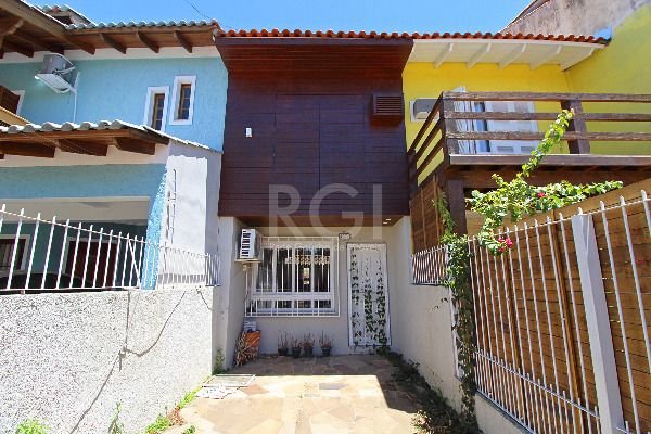 Casa à venda com 2 quartos, 93m² - Foto 1