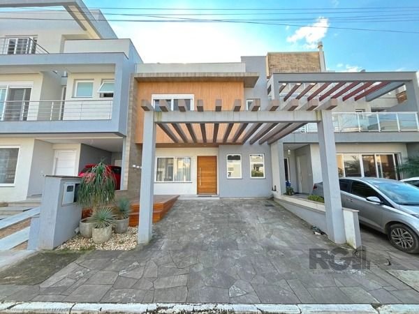 Casa com 136m², 3 dormitórios, 1 suíte, 2 vagas no bairro Hípica em Porto Alegre para Comprar