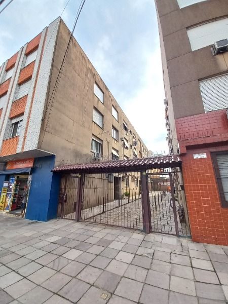 Apartamento à venda com 2 quartos, 76m², Avenida Bento Goncalves no bairro Azenha em Porto Alegre