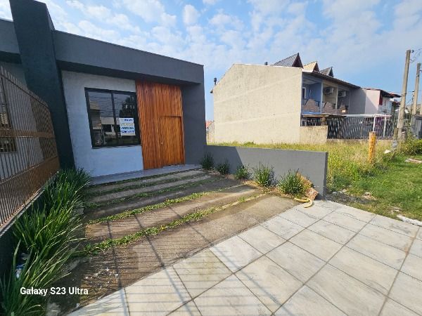 Casa com 79m², 3 dormitórios, 1 suíte, 2 vagas no bairro Hípica Boulevard em Porto Alegre para Comprar