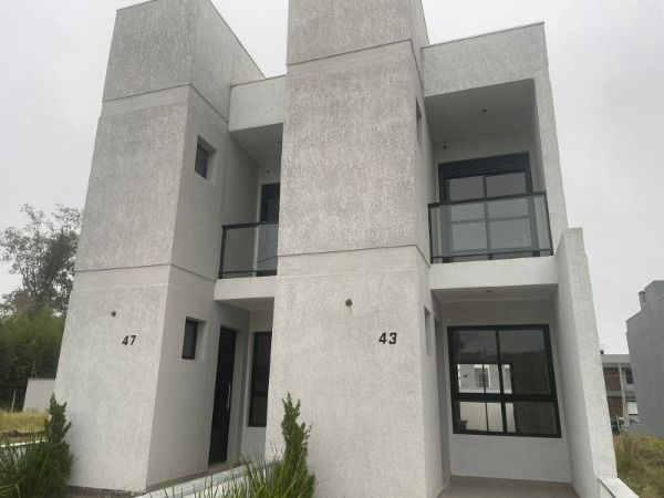 Casa com 88m², 2 dormitórios, 2 suítes, 1 vaga no bairro Hípica em Porto Alegre para Comprar