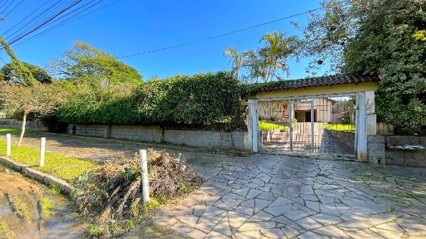 Casa com 650m², 5 dormitórios no bairro Belém Novo em Porto Alegre