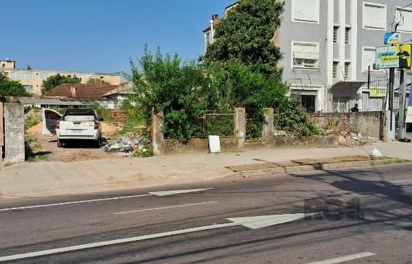 Terreno com 656m² no bairro Medianeira em Porto Alegre