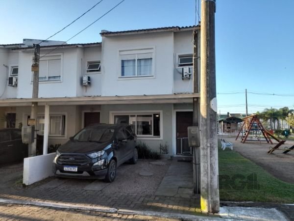 Casa Condominio à venda com 3 quartos, 144m², 1 suíte, 2 vagas, Avenida Edgar Pires De Castro no bairro Hípica em Porto Alegre