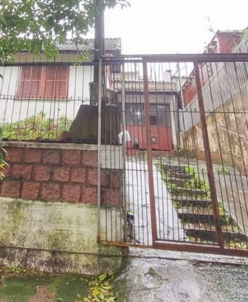 Casa à venda com 3 quartos, 305m², 1 vaga, Rua Landel de Moura no bairro Camaquã em Porto Alegre