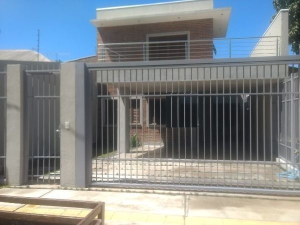 Casa à venda com 2 quartos, 169m² - Foto 1