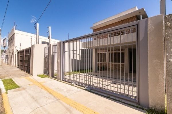 Casa à venda com 2 quartos, 169m² - Foto 2