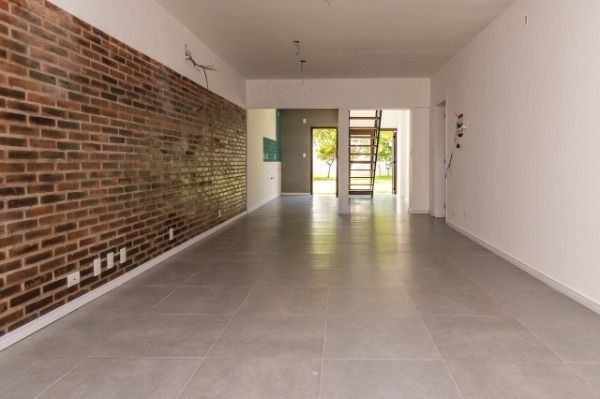 Casa à venda com 2 quartos, 169m² - Foto 4