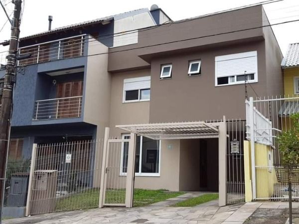 Casa à venda com 3 quartos, 218m² - Foto 1