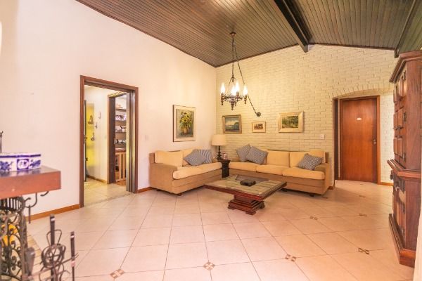 Casa à venda com 4 quartos, 300m² - Foto 2