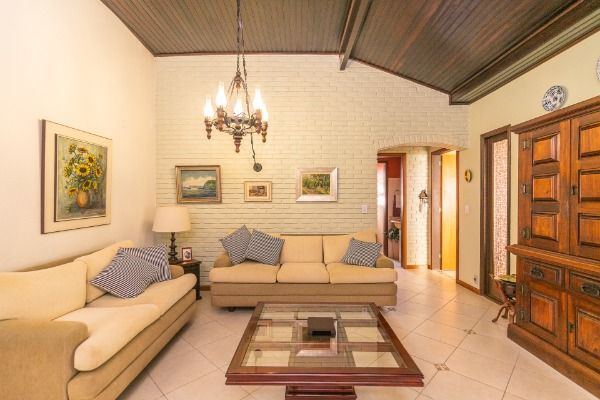 Casa à venda com 4 quartos, 300m² - Foto 4