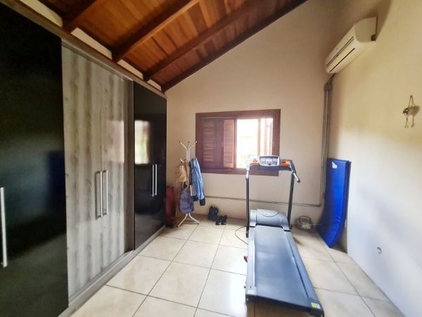 Casa à venda com 4 quartos, 226m² - Foto 13