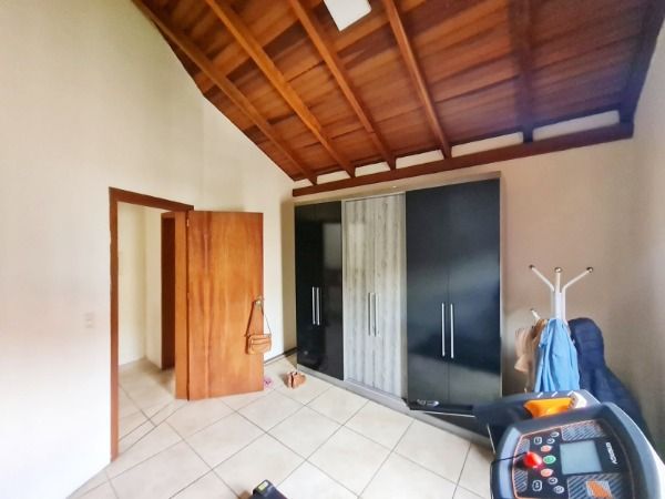 Casa à venda com 4 quartos, 226m² - Foto 14