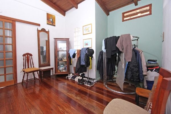 Casa à venda com 5 quartos, 240m² - Foto 2