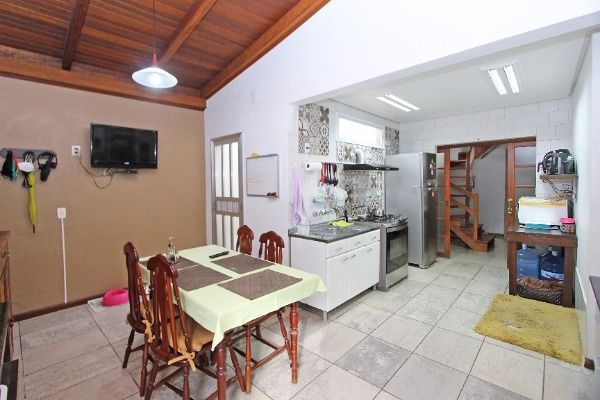 Casa à venda com 5 quartos, 240m² - Foto 6