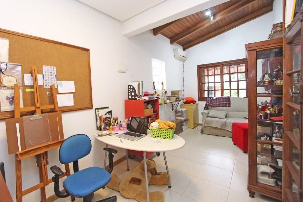 Casa à venda com 5 quartos, 240m² - Foto 9