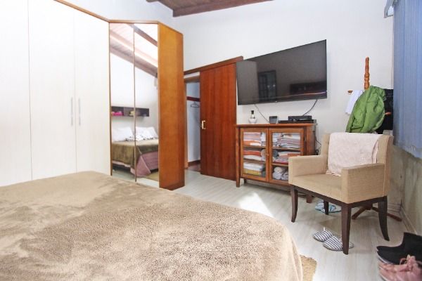 Casa à venda com 5 quartos, 240m² - Foto 13