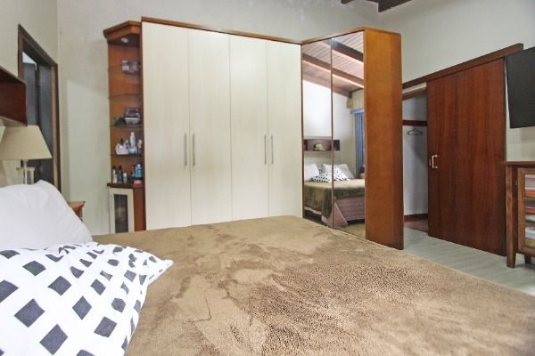 Casa à venda com 5 quartos, 240m² - Foto 14