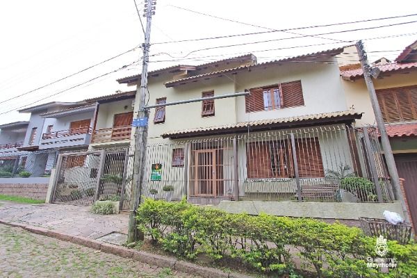 Casa à venda com 3 quartos, 189m² - Foto 1