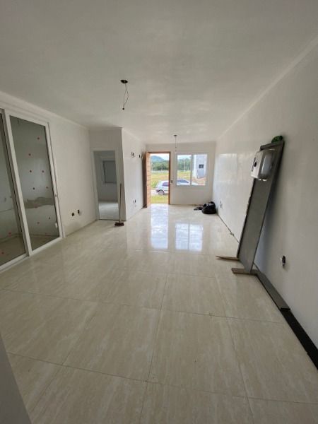 Casa à venda com 3 quartos, 100m² - Foto 2