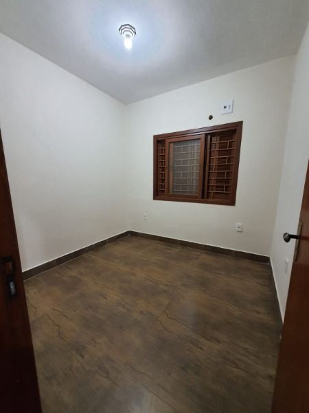 Casa à venda com 4 quartos, 250m² - Foto 9