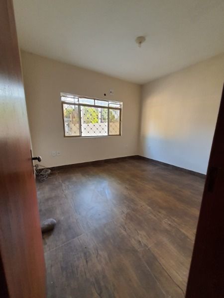 Casa à venda com 4 quartos, 250m² - Foto 15