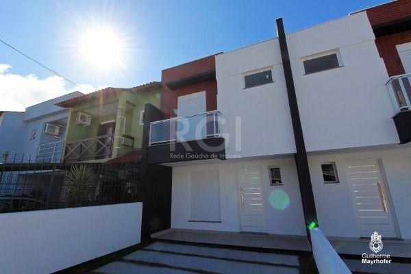 Casa à venda com 3 quartos, 100m² - Foto 2