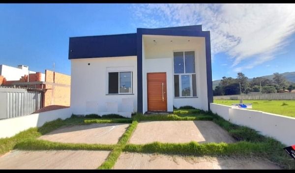 Casa com 110m², 3 dormitórios, 1 suíte, 2 vagas no bairro Lagos De Nova Ipanema em Porto Alegre para Comprar